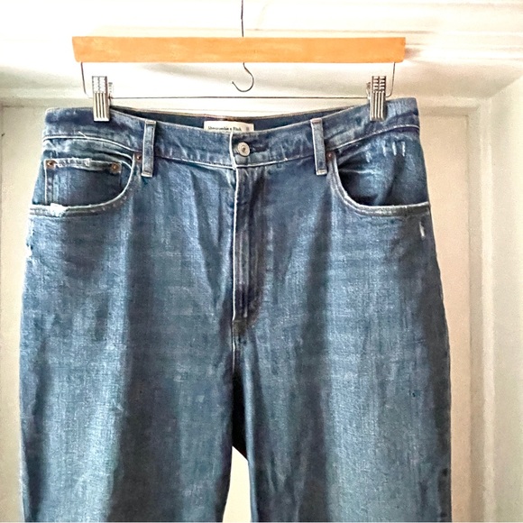 Abercrombie & Fitch Ultra High Rise Ankle Straight Jean - 32 - Picture 4 of 14